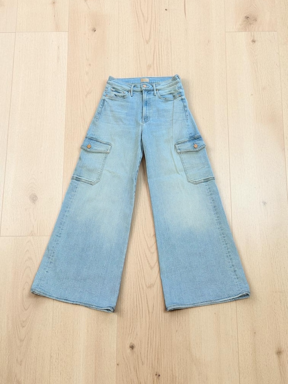 MOTHER The Undercover Cargo Sneak Light Wash Jeans in Sun-kissed Size 26